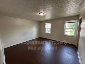 1320 Chardon Ct in Dayton, OH - Building Photo - Building Photo