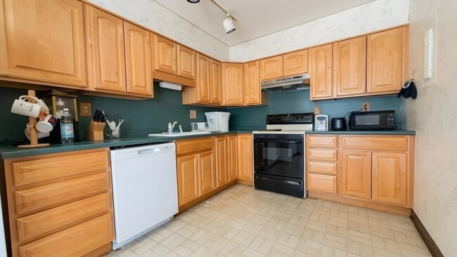 20 Hammond Pond Pkwy in Newton, MA - Building Photo - Building Photo