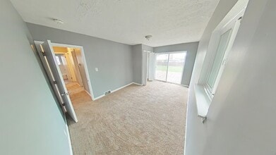 26100 Burg Rd in Warren, MI - Foto de edificio - Building Photo