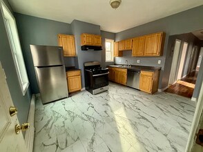 180 Quincy St, Unit 2 in Boston, MA - Building Photo - Building Photo