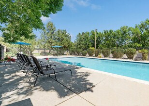Glen Ridge Apartments in Longmont, CO - Foto de edificio - Building Photo