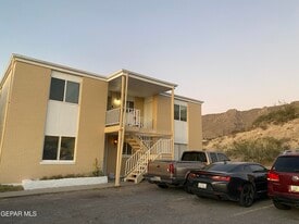 5200 Carousel Dr in El Paso, TX - Building Photo