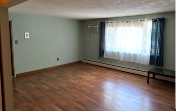 206 Rock St, Unit rock in Norwood, MA - Building Photo - Building Photo