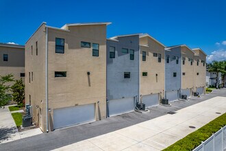 Uptown Kenwood in St. Petersburg, FL - Building Photo - Building Photo