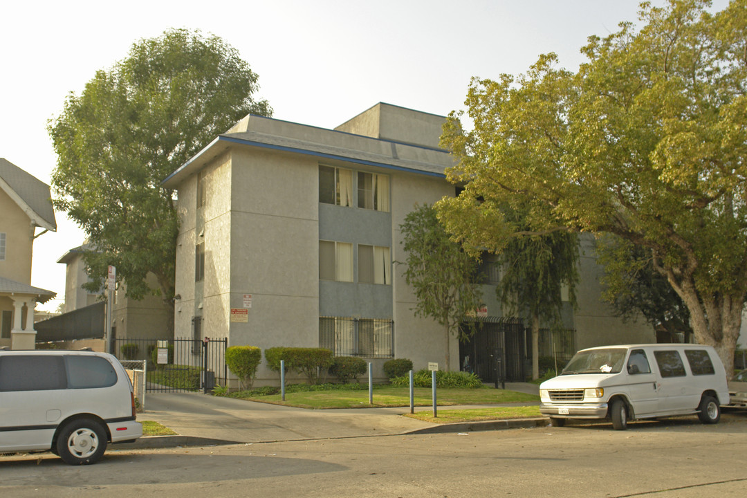 1823 S St Andrews Pl in Los Angeles, CA - Building Photo