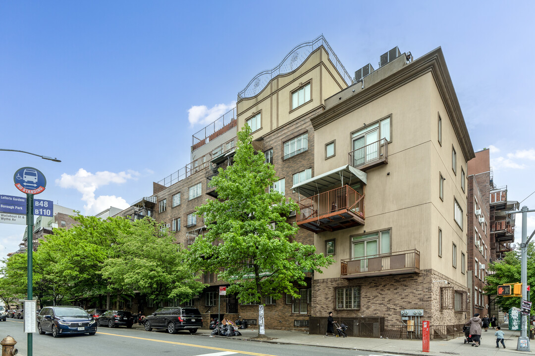 108 Wallabout St in Brooklyn, NY - Foto de edificio