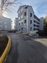 6125 NE 175th St in Kenmore, WA - Building Photo - Building Photo