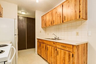 Highwood Apartments in Red Deer, AB - Building Photo - Building Photo