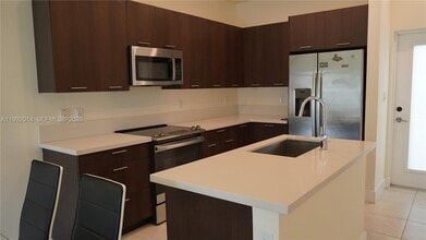 8301 NW 41st St, Unit B-409 in Doral, FL - Building Photo - Building Photo