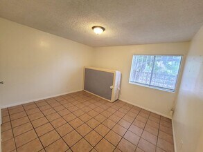 4758 Imperial Ave in San Diego, CA - Foto de edificio - Building Photo