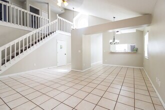 1067 Manigan Ave in Oviedo, FL - Foto de edificio - Building Photo