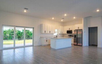 10654 Washington Rd in Port Charlotte, FL - Building Photo - Building Photo