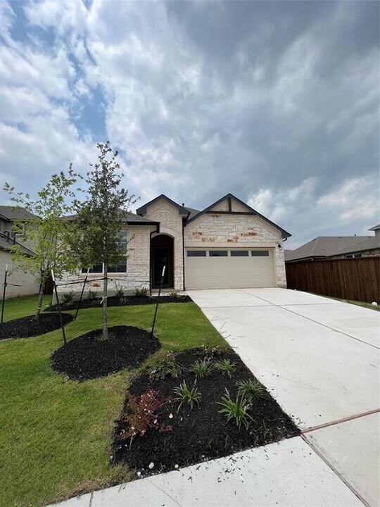2125 Gabriels Horn Rd in Leander, TX - Building Photo