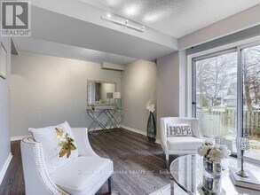 70-70 Castlebury Crescent in Toronto, ON - Building Photo - Building Photo