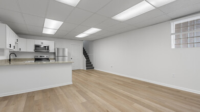 2827 Brownsville Rd, Unit Apt 1 in Pittsburgh, PA - Foto de edificio - Building Photo