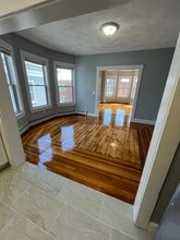 5 Seaside Ter, Unit 2 in Lynn, MA - Foto de edificio - Building Photo