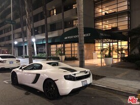 600 W 9th St in Los Angeles, CA - Building Photo