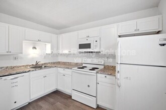 318 Mt Everest Dr in Fenton, MO - Building Photo - Building Photo