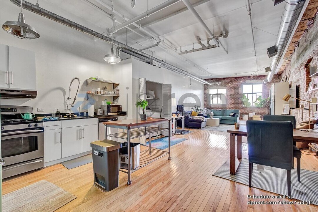 500 Molino St in Los Angeles, CA - Building Photo