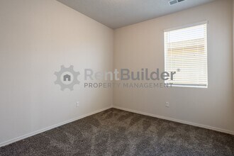 2115 Solitaire St NE in Rio Rancho, NM - Building Photo - Building Photo