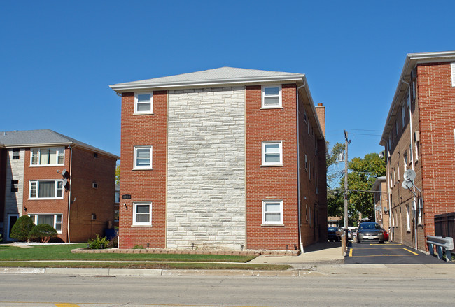 6940 W 65th St in Chicago, IL - Foto de edificio - Building Photo