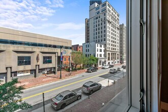 15 Brown St, Unit 204 in Portland, ME - Foto de edificio - Building Photo
