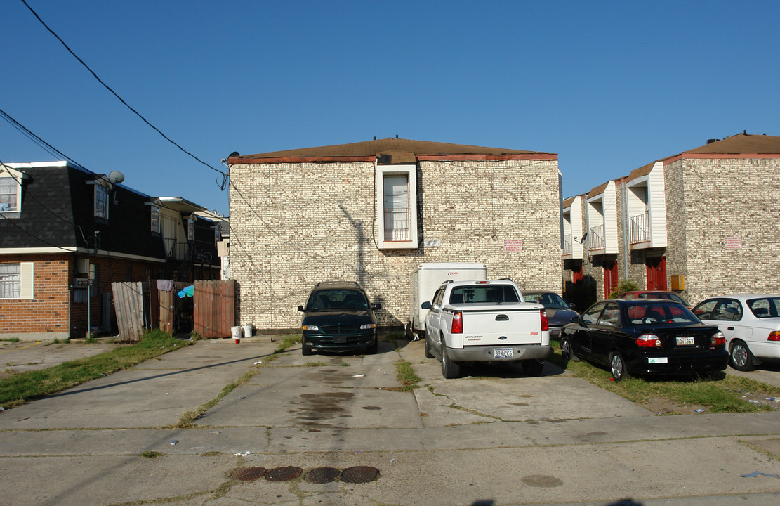 2216 Giuffrias Ave in Metairie, LA - Building Photo