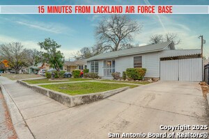 811 Cottonwood Ave in San Antonio, TX - Building Photo - Building Photo