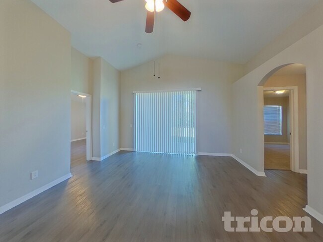 31153 Whinsenton Dr in Wesley Chapel, FL - Foto de edificio - Building Photo