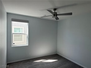 8686 Glen Echo Ave in Las Vegas, NV - Building Photo - Building Photo