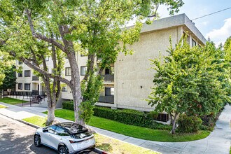 370-378 Myrtle St in Glendale, CA - Building Photo - Building Photo