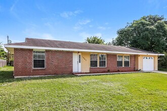 1983 SE Floresta Dr in Port St. Lucie, FL - Building Photo - Building Photo