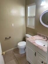 2555 Gum Tree Ln in Fallbrook, CA - Foto de edificio - Building Photo