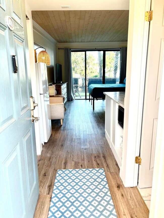 214 Miracle Strip Pkwy SW in Fort Walton Beach, FL - Building Photo - Building Photo