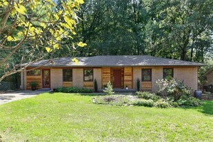 1995 Commodore Ln in Chamblee, GA - Building Photo