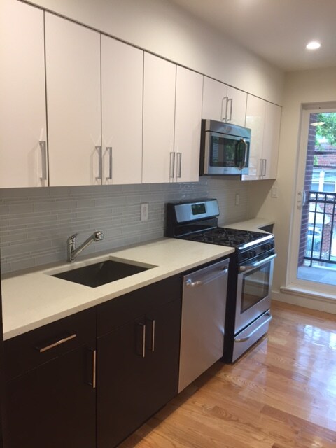 28-22 Astoria Blvd in Queens, NY - Building Photo