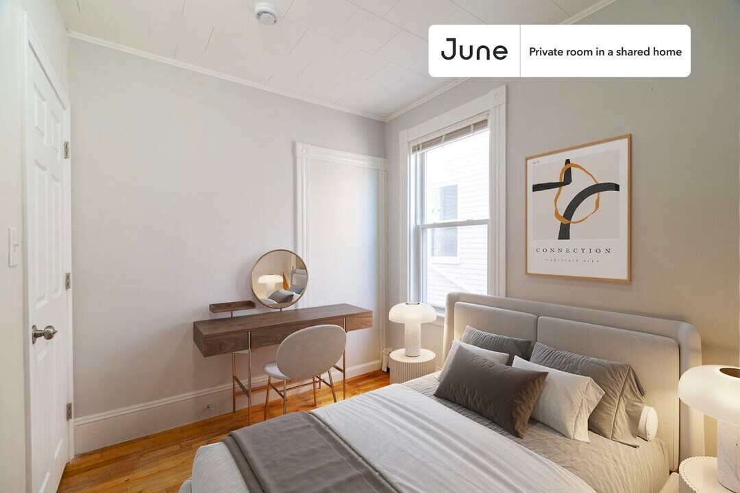 Private bedroom in 3 bed/1 bath Home in Boston, MA - Building Photo