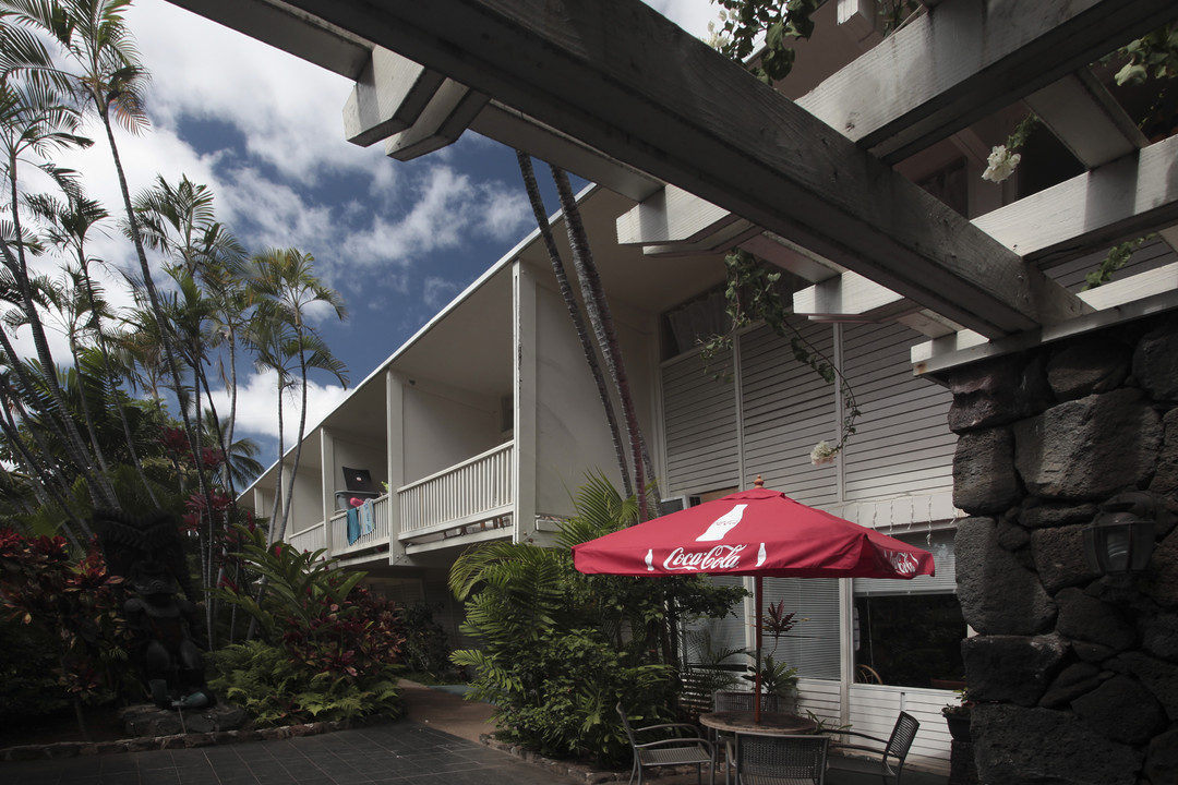 Beachwalk Student Suites in Honolulu, HI - Building Photo