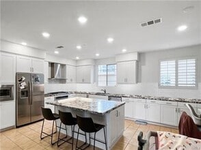 125 Cadence in Irvine, CA - Building Photo - Building Photo