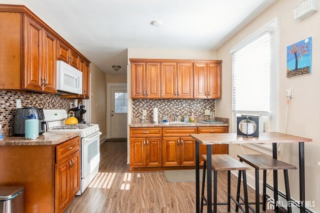 24 Hayward Ave in Carteret, NJ - Building Photo - Building Photo