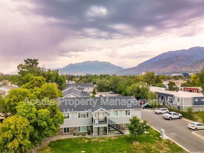 property at 656 W Meadow Dr