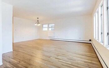 136 Suburbia Terrace in Jersey City, NJ - Building Photo - Building Photo