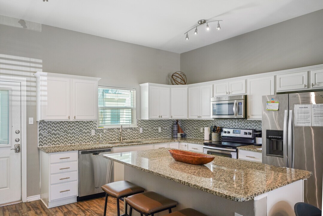 15216 Beach Way Dr in Corpus Christi, TX - Building Photo