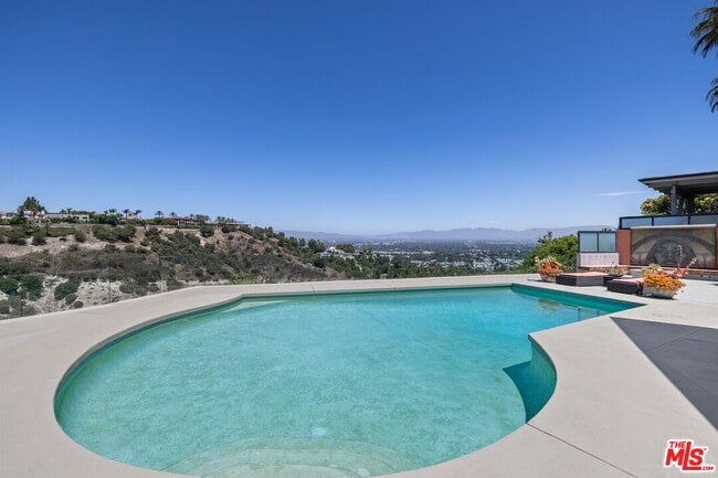 property at 3655 Glenridge Dr