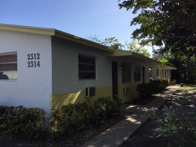 2312-14 Fillmore St in Hollywood, FL - Foto de edificio - Building Photo