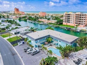 11440 1st St E in Treasure Island, FL - Building Photo - Building Photo