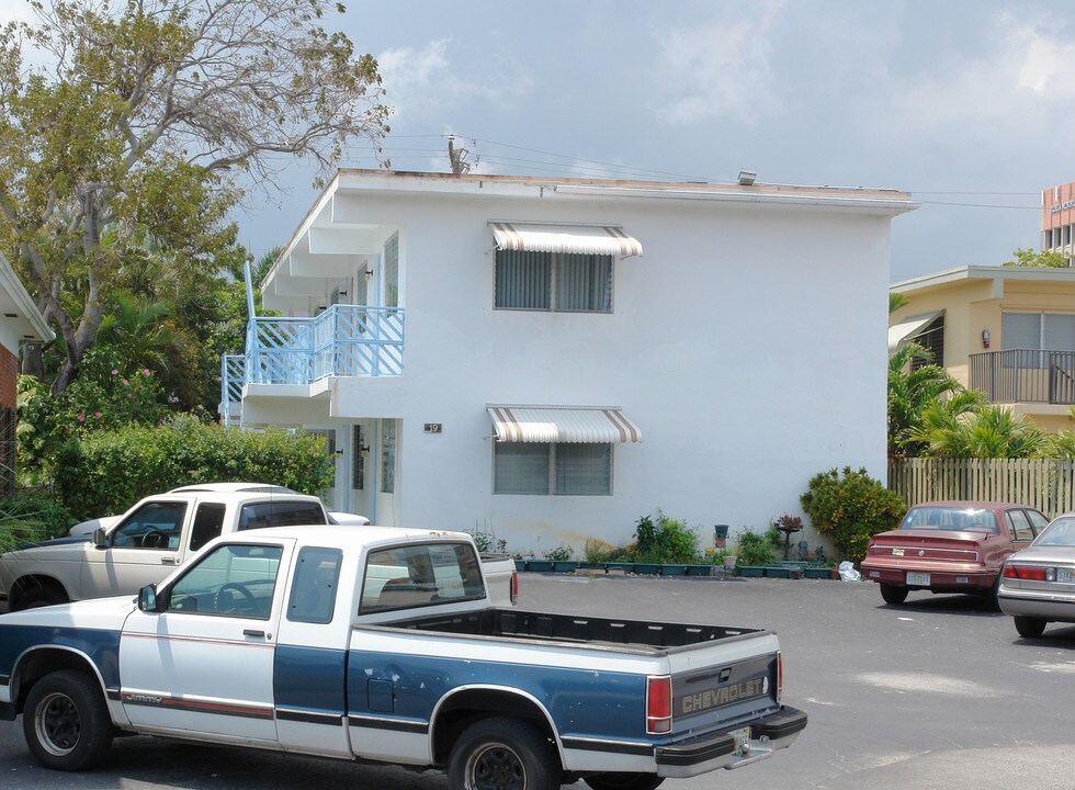 19 NE 23rd Ave in Pompano Beach, FL - Building Photo