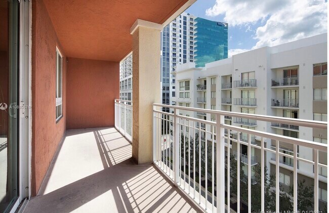 7355 SW 89th St, Unit 608N in Miami, FL - Building Photo - Building Photo