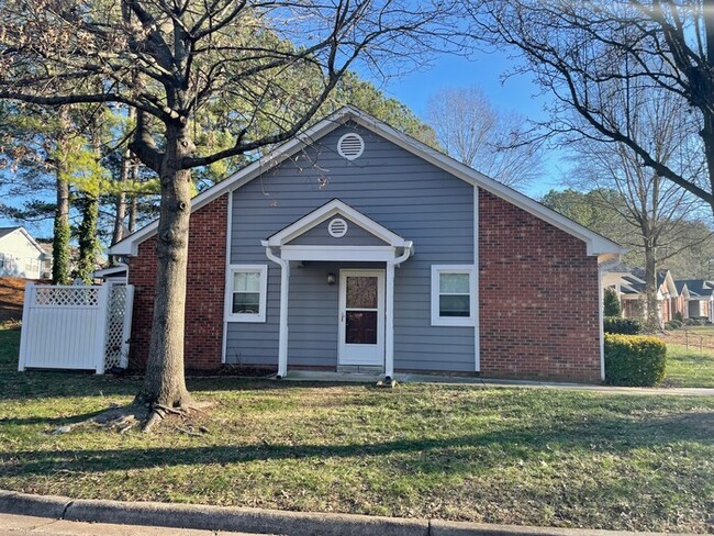 503 Huntington Park Dr in Morrisville, NC - Foto de edificio - Building Photo