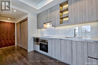 27-927 McMahon Dr in Toronto, ON - Building Photo - Building Photo